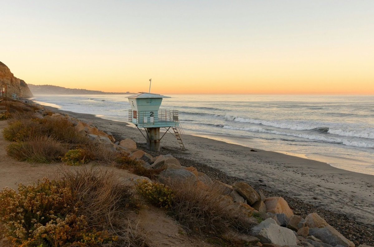 La Jolla beach with a lifeguard stand
